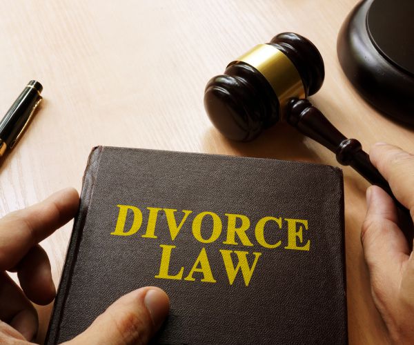 Divorce-lawyer